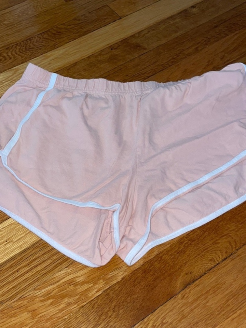 SIZE LARGE WOMEN'S LIGH PINK GYM SHORTS LOT5973